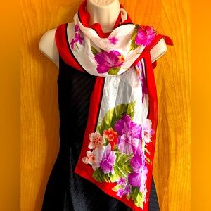 Lovely NWT Oscar de la Renta silk scarf,pink/purple floral,red/black boarder